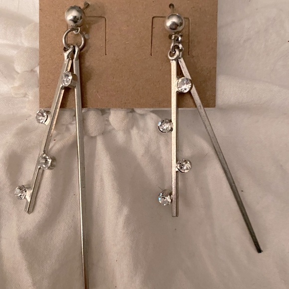 Asilla Jewelry - Earrings Silver looking with faux diamonds